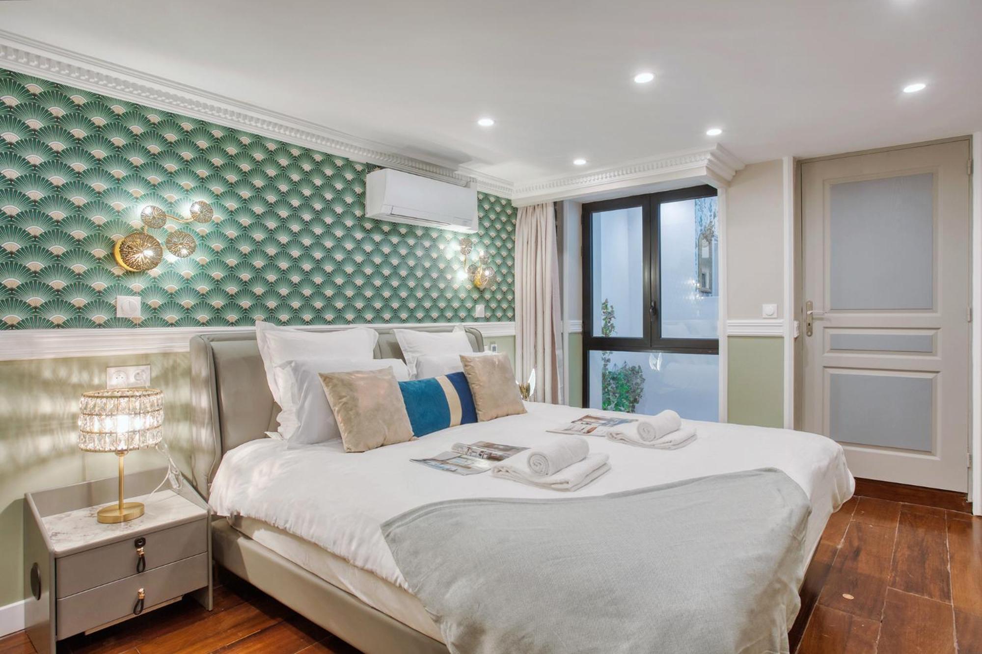 Elegant Triplex In Paris - Ideal For 10 - Aircon Exteriör bild