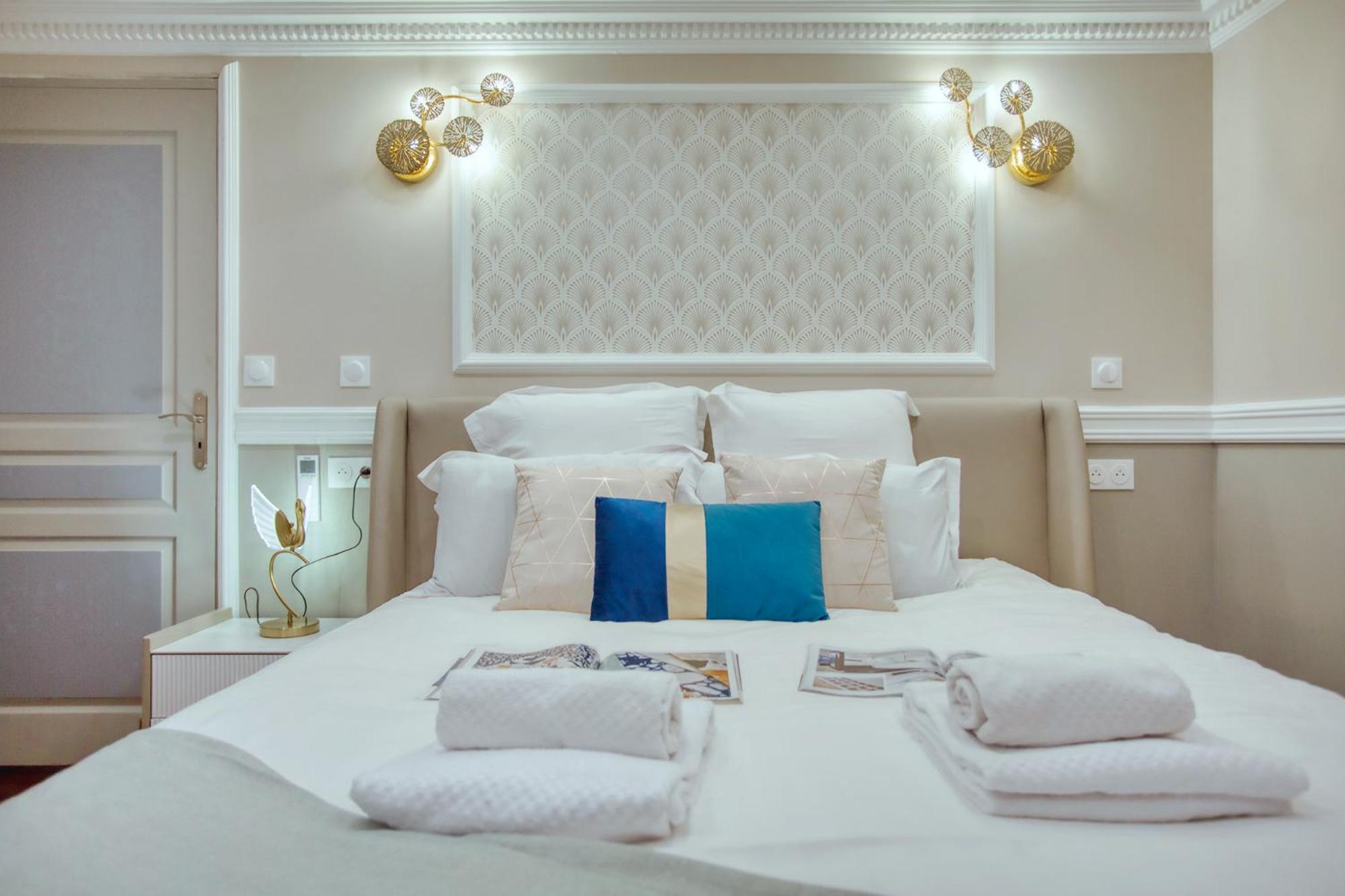 Elegant Triplex In Paris - Ideal For 10 - Aircon Exteriör bild